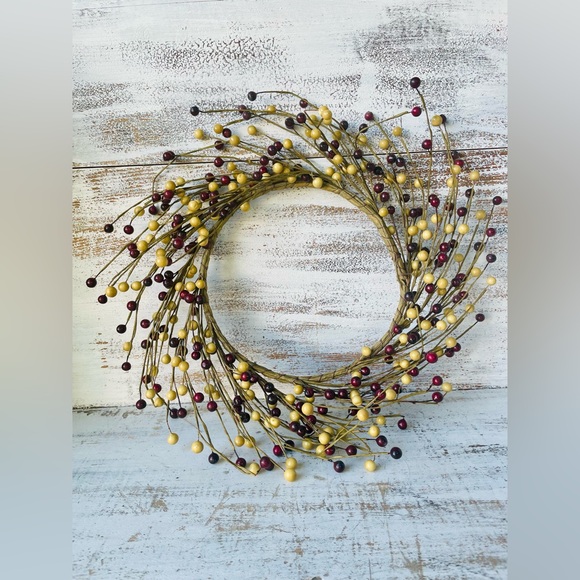 *Waterproof Burgundy & Gold Berry Wreath - Picture 8 of 12